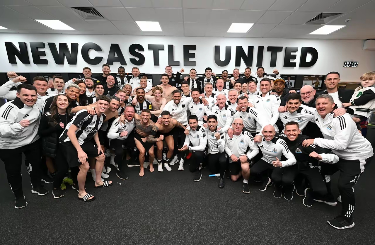 赛前德甲焦点战，纽卡斯尔完成主帅复盘，更衣室稳定，轮换策略被讨论的简单介绍