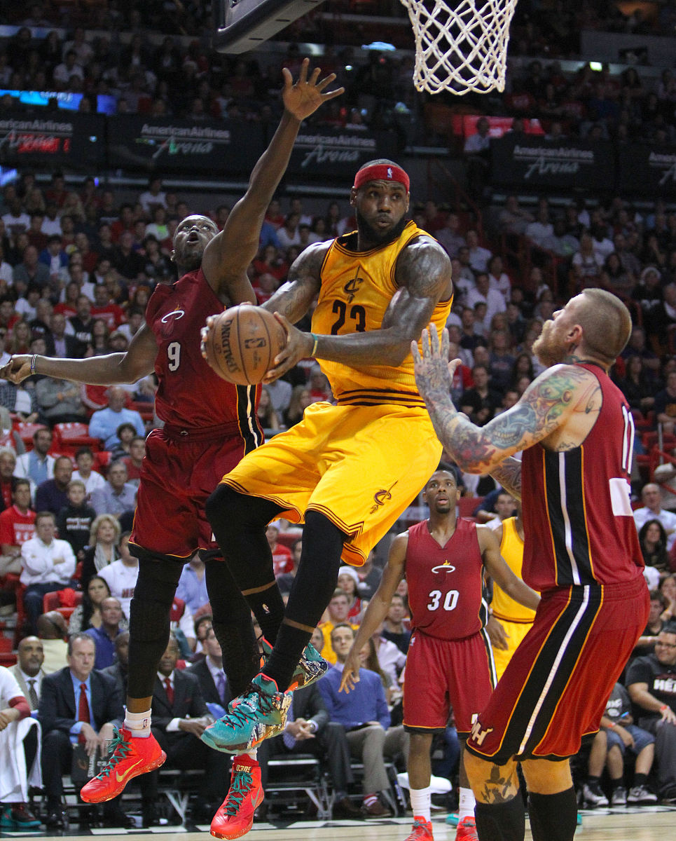 开云- 美国有媒体爆料詹姆斯抢教练战术板 